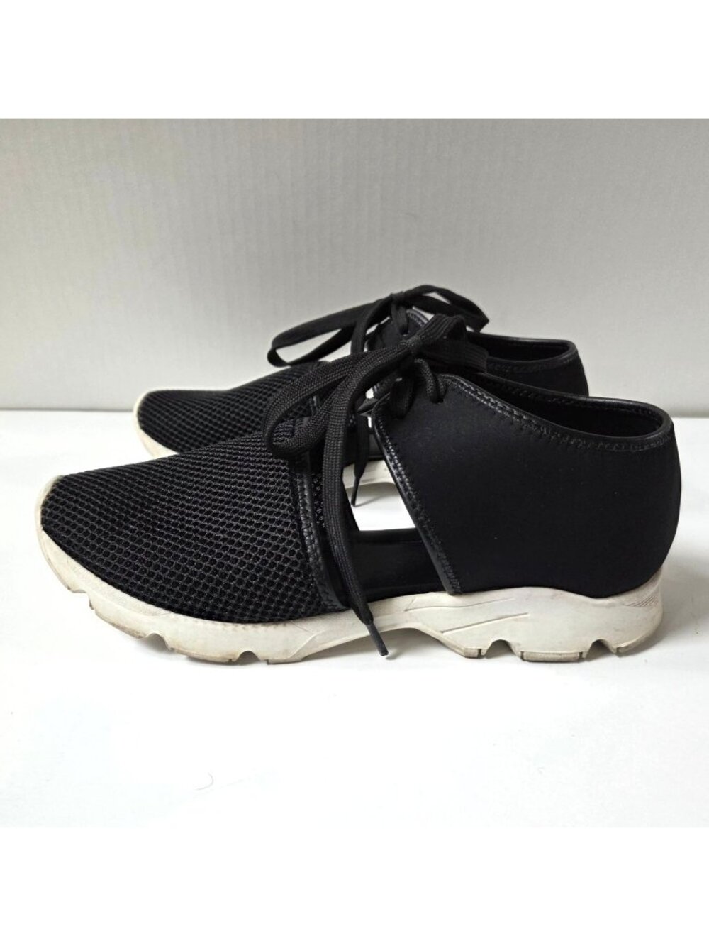 J Jill Fit Shoes 41 / 10 - 10.5 Black Mesh Cut Out Lace Up Casual Sneakers